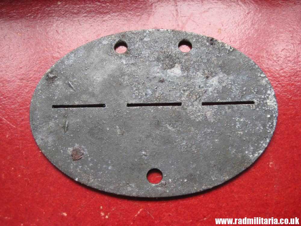 & WW2 original German DOG TAG - ID DISC from metal detecting: M48 RAD/K4/84/1142. - Image 11