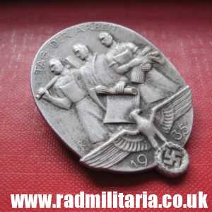 & pre-WW2 1935 nazi German WORKER DAY BADGE with maker marks.