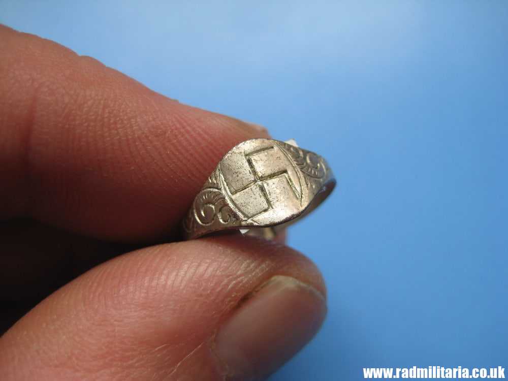 & WW2 German propaganda RING FOR CHILDREN with swastika - Scarce ! - Image 2