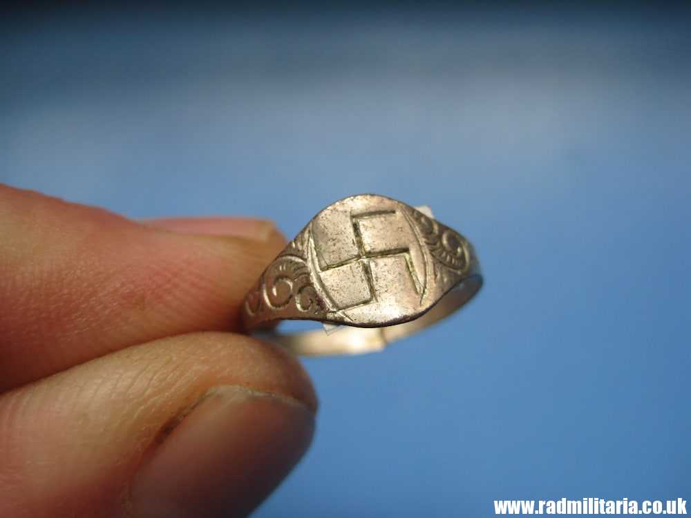 & WW2 German propaganda RING FOR CHILDREN with swastika - Scarce ! - Image 3
