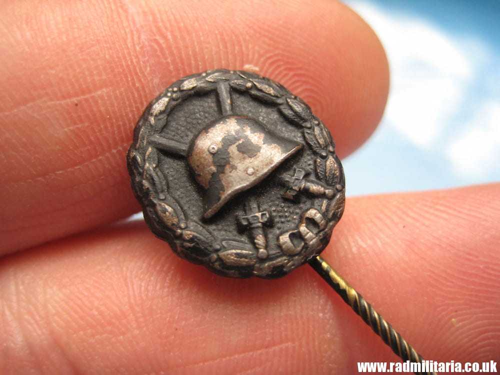 & WW1 German WOUND BADGE - small pin badge in good used condition.