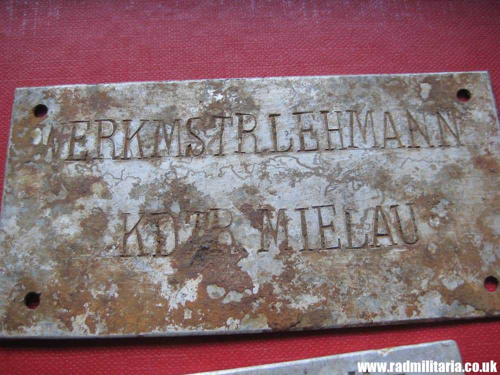 & WW2 German metal PLAQUES with description - SET OF 2, battlefield relic, metal detecting find. - Image 4