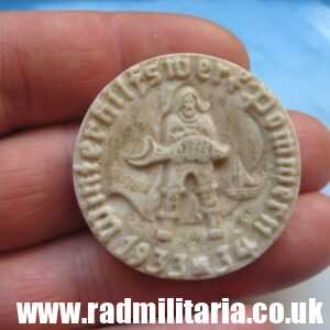 & WW2 PORCELAIN German WINTER HELP BADGE Pommern - Pomerania, rare.