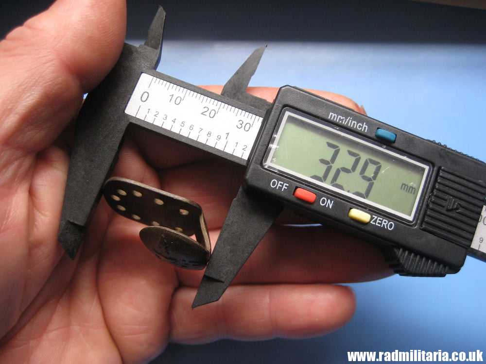 & WW2 German NSDAP BUTTON with eagle, marking: RZM UE 117/8 B&N, metal detecting find. - Image 3