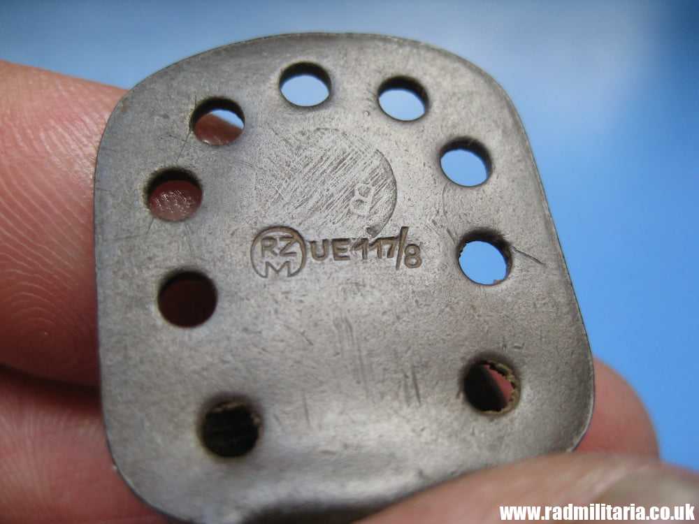 & WW2 German NSDAP BUTTON with eagle, marking: RZM UE 117/8 B&N, metal detecting find. - Image 7