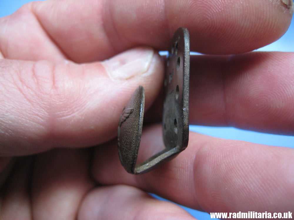 & WW2 German NSDAP BUTTON with eagle, marking: RZM UE 117/8 B&N, metal detecting find. - Image 9