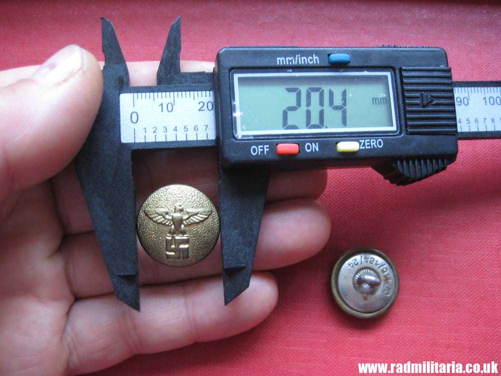 & WW2 PAIR of German NSDAP BUTTONS with eagle, RZM marks: RZM M5/164/24 - medium size. - Image 9