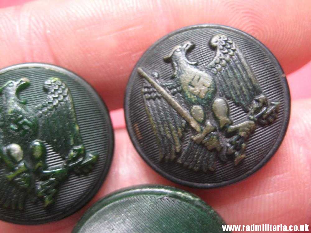 & WW2 German green BAKELIT BUTTONS with eagle - SET OF 3. rare !! - Image 5
