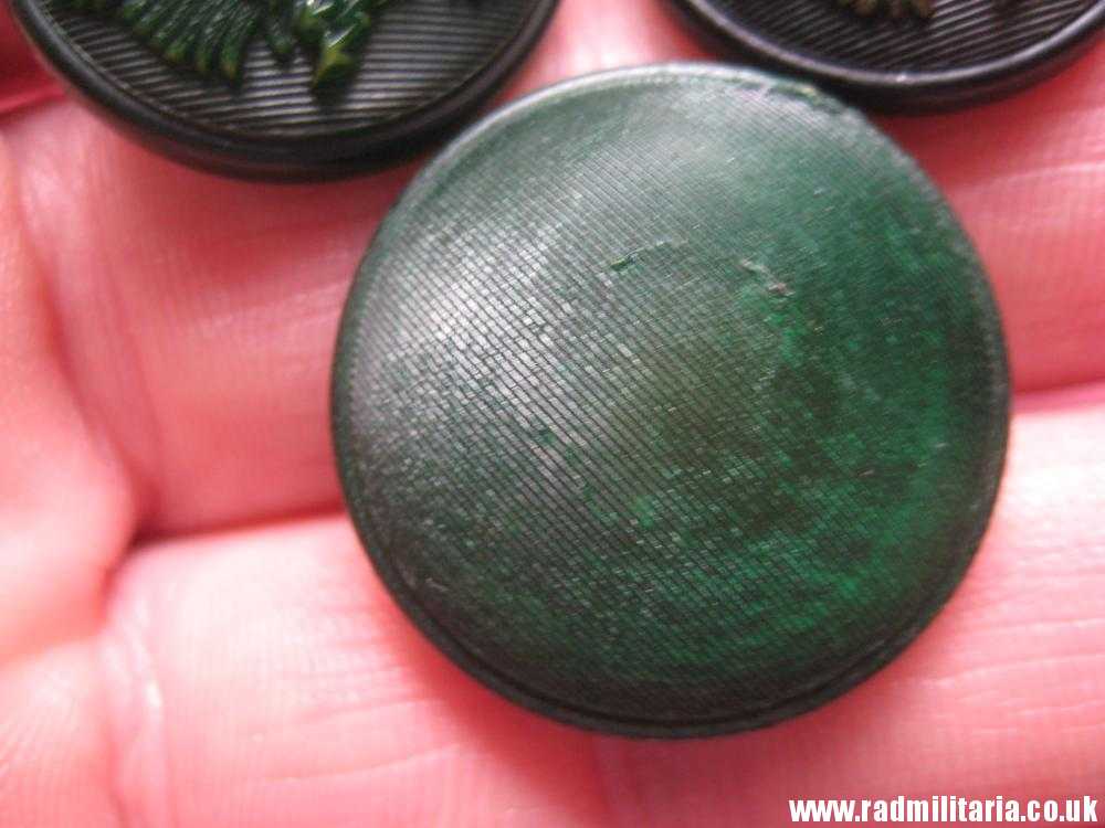 & WW2 German green BAKELIT BUTTONS with eagle - SET OF 3. rare !! - Image 6