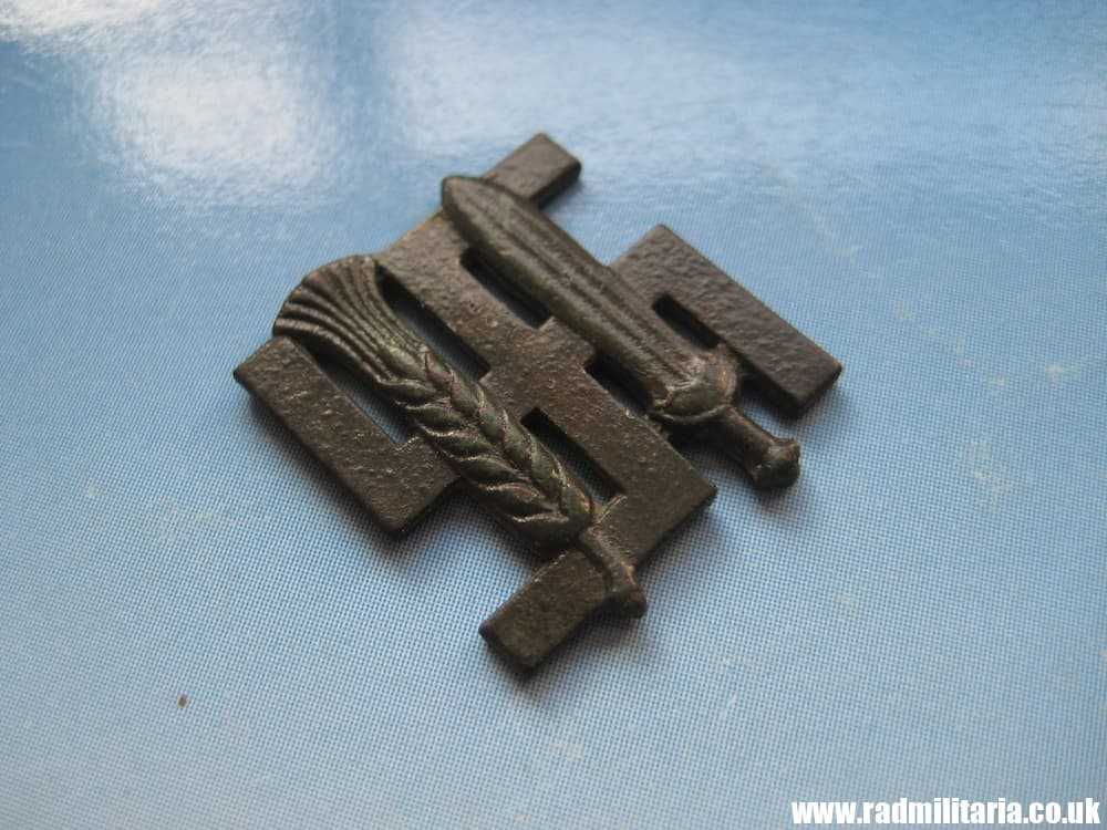 & WW2 original German BADGE - REICHSNAHRSTAND - RNST. Metal detecting find, maker: DESCHLER U. S. MUNCH. - Image 4
