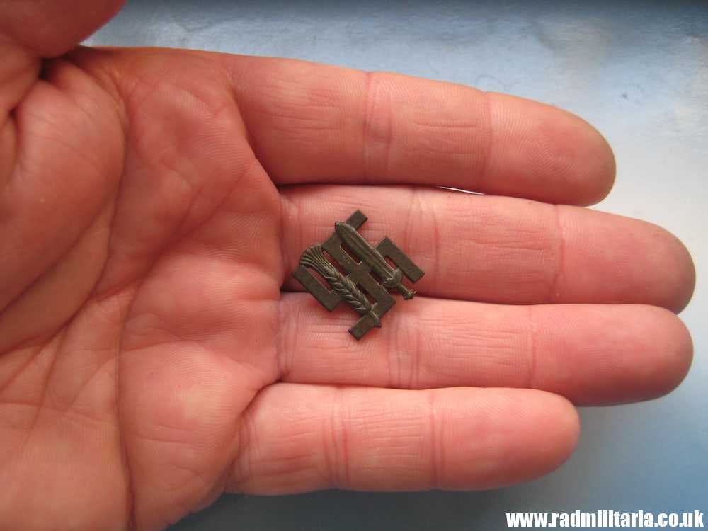& WW2 original German BADGE - REICHSNAHRSTAND - RNST. Metal detecting find, maker: DESCHLER U. S. MUNCH. - Image 6