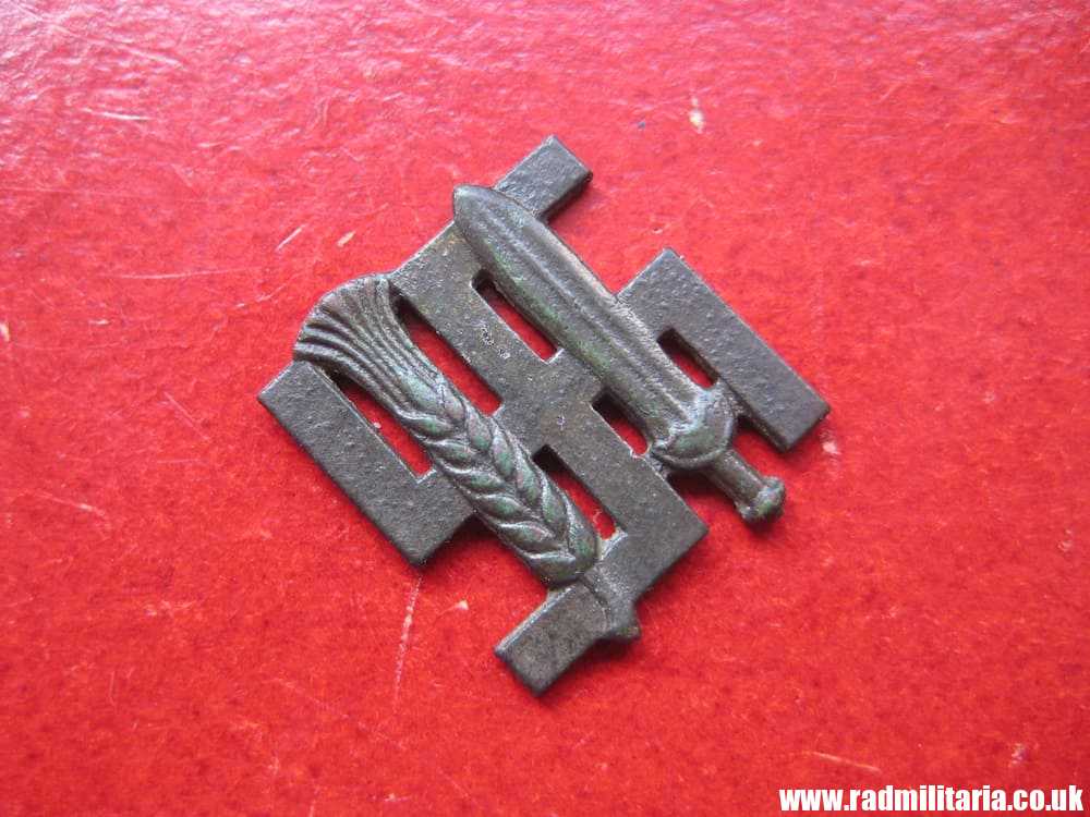 & WW2 original German BADGE - REICHSNAHRSTAND - RNST. Metal detecting find, maker: DESCHLER U. S. MUNCH.