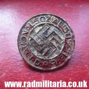& WW2 NSDAP late war MEMBERSHIP BADGE marked: RZM M1/120 - Genuine.