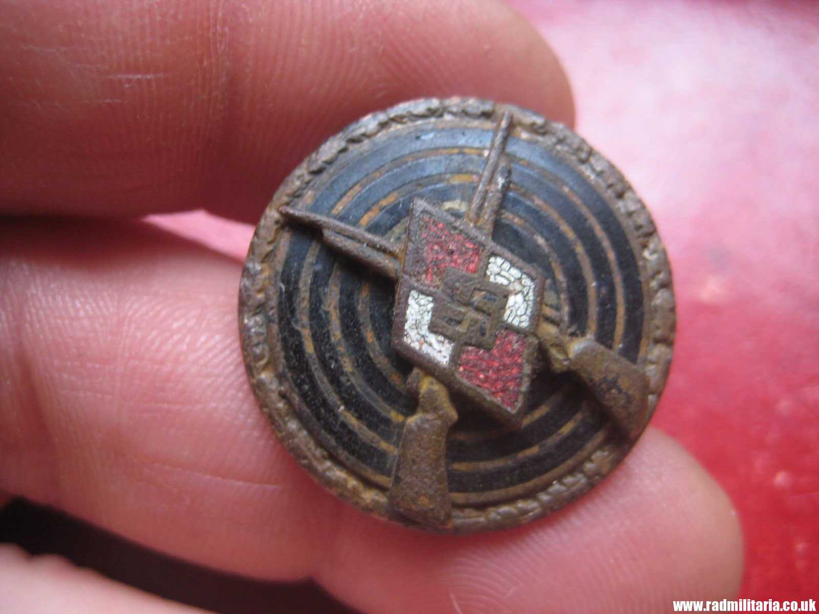 & original HJ SHOOTING BADGE - metal detecting find, marks: RZM M1/102.