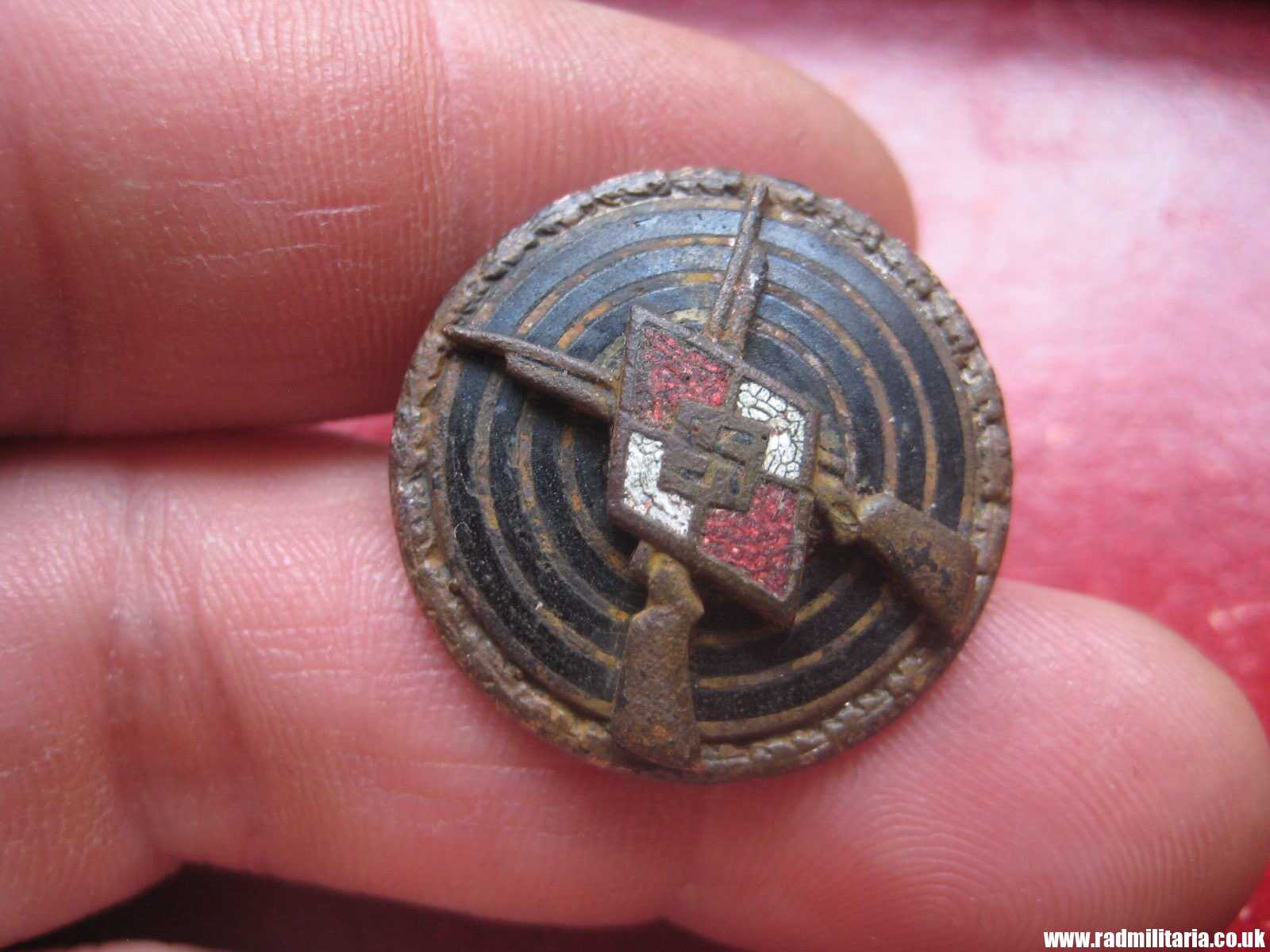 & original HJ SHOOTING BADGE - metal detecting find, marks: RZM M1/102. - Image 5