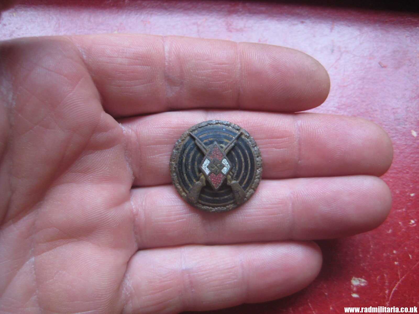& original HJ SHOOTING BADGE - metal detecting find, marks: RZM M1/102. - Image 6