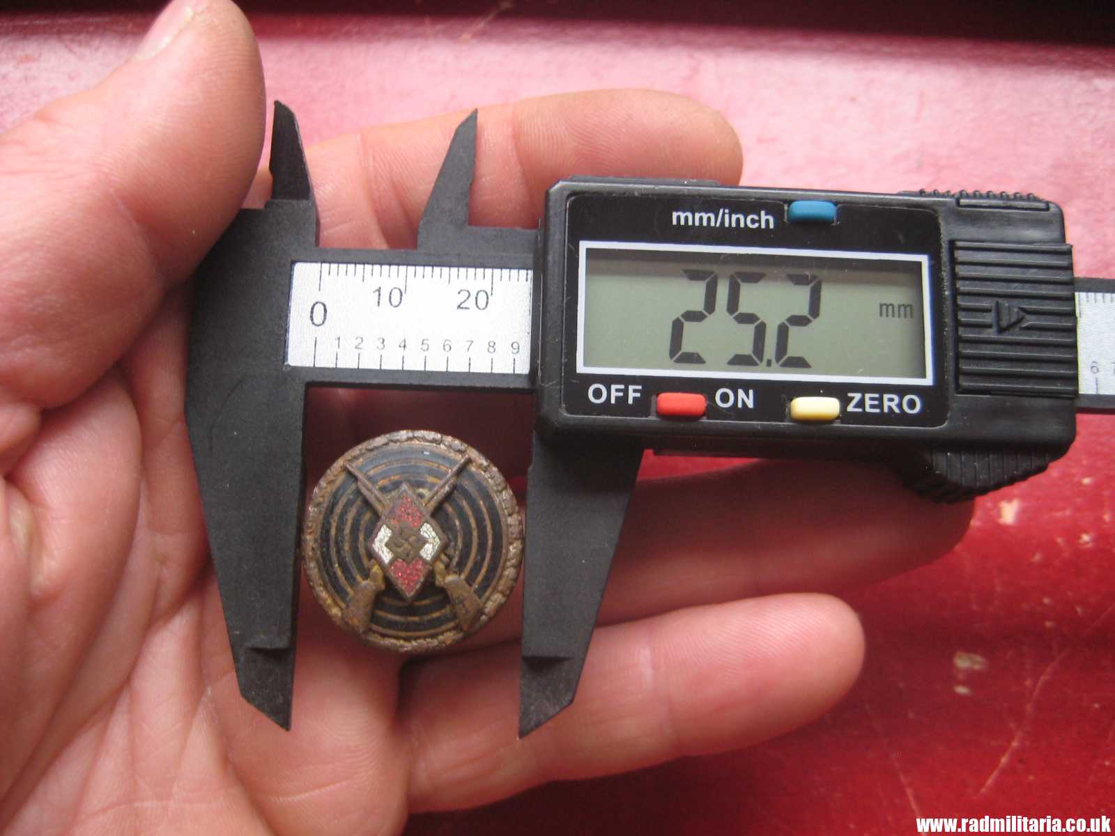 & original HJ SHOOTING BADGE - metal detecting find, marks: RZM M1/102. - Image 8