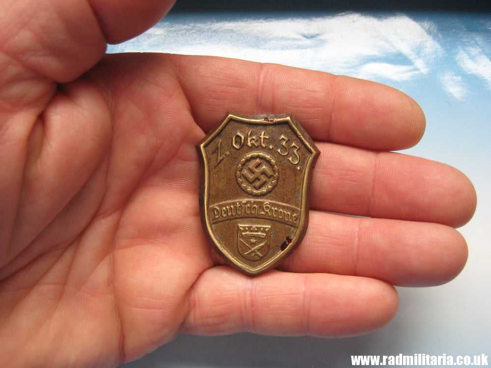 & WW2 original German TINNIE BADGE: Deutsch Krone (Walcz) 1933. - Image 5