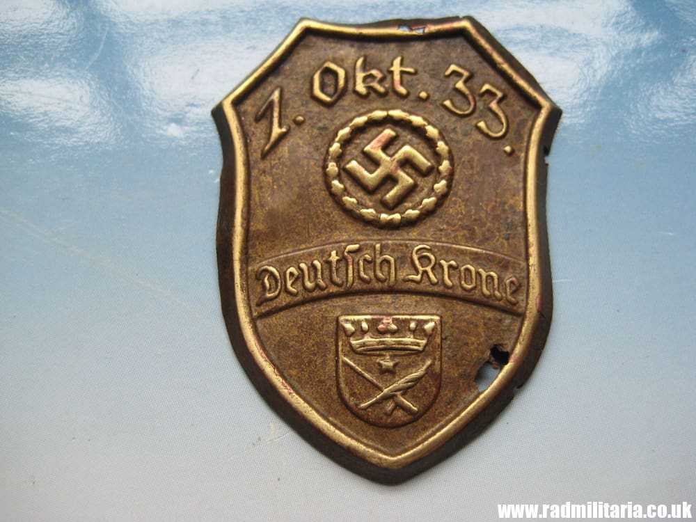 & WW2 original German TINNIE BADGE: Deutsch Krone (Walcz) 1933. - Image 2