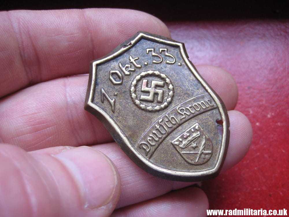& WW2 original German TINNIE BADGE: Deutsch Krone (Walcz) 1933. - Image 9