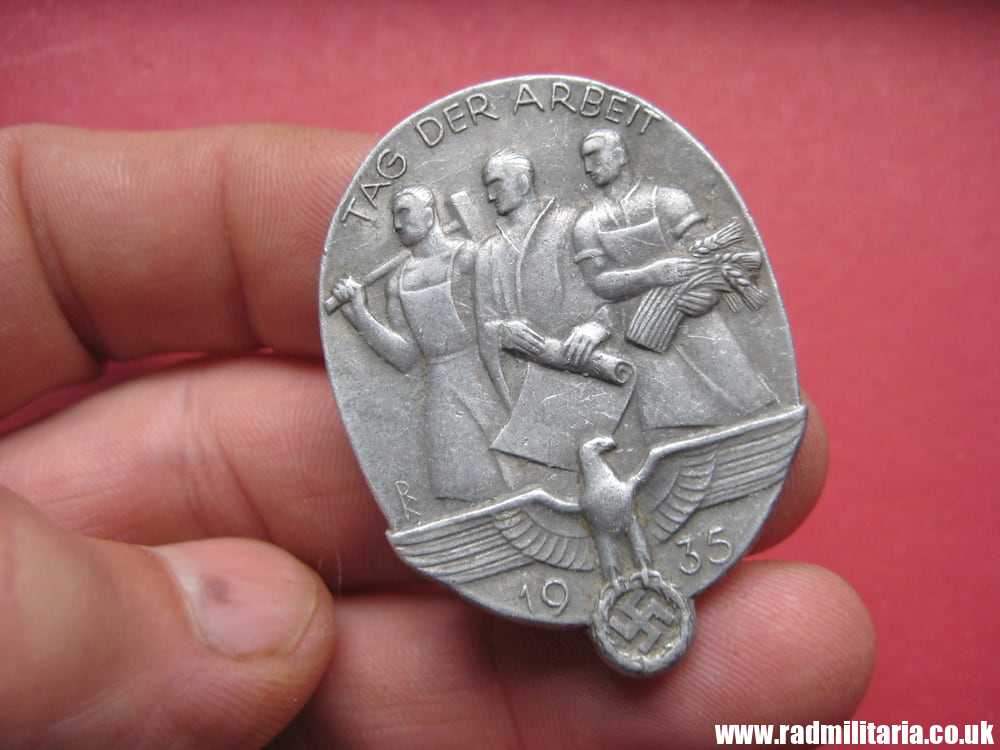 & WW2 original German TINNIE BADGE - Tag Der Arbeit 1935. by Chr. BAUER Welzheim.