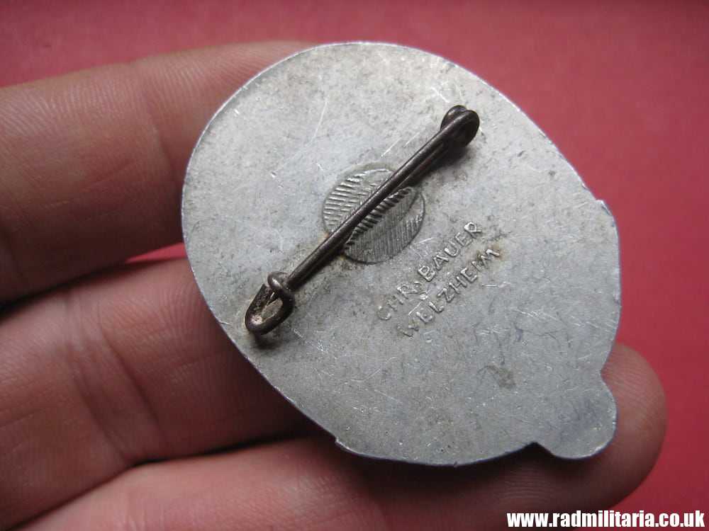 & WW2 original German TINNIE BADGE - Tag Der Arbeit 1935. by Chr. BAUER Welzheim. - Image 4