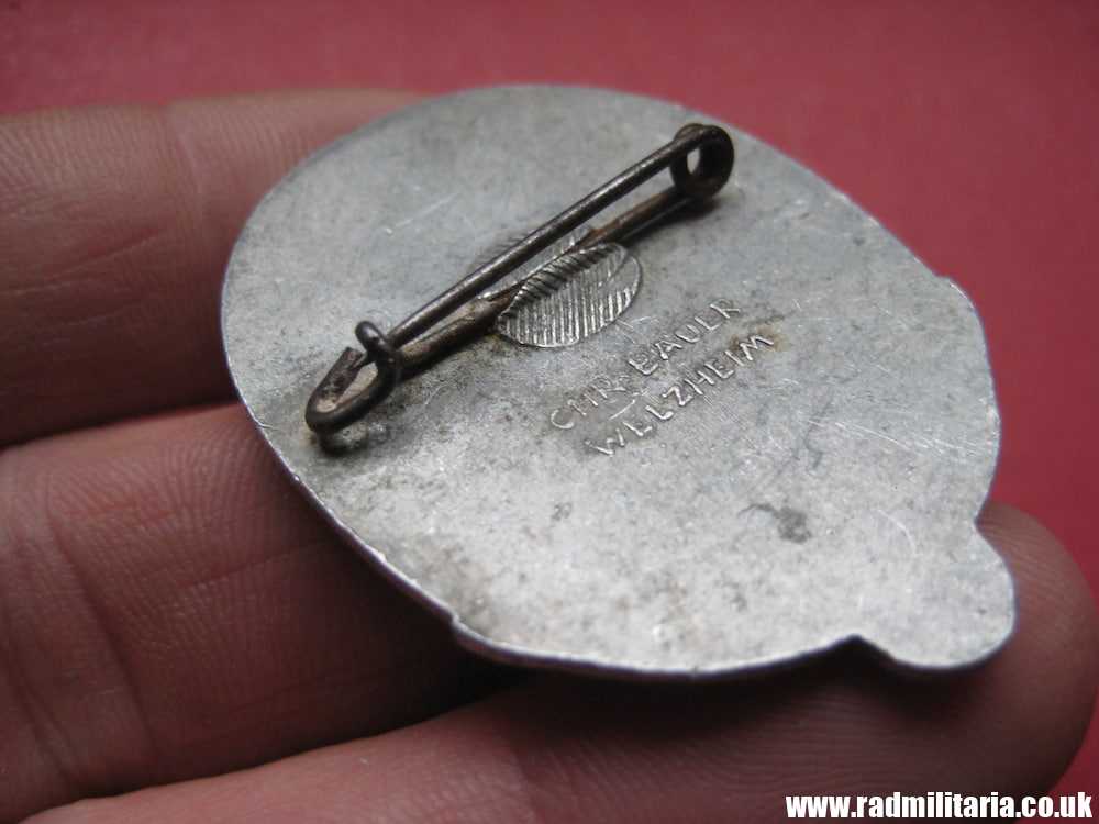 & WW2 original German TINNIE BADGE - Tag Der Arbeit 1935. by Chr. BAUER Welzheim. - Image 5