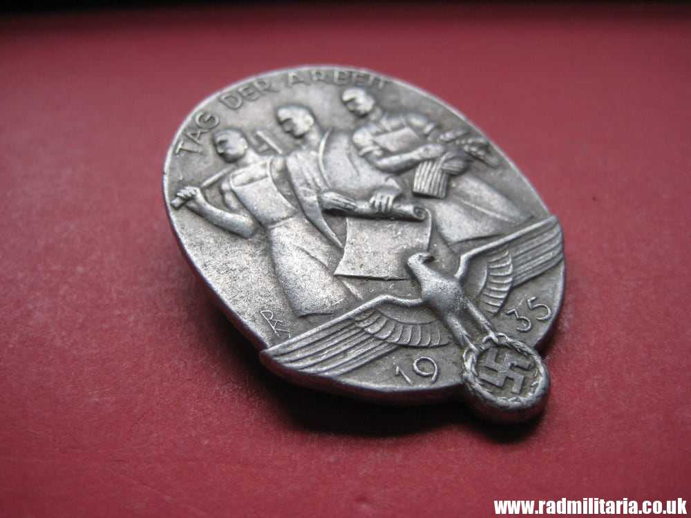 & WW2 original German TINNIE BADGE - Tag Der Arbeit 1935. by Chr. BAUER Welzheim. - Image 6