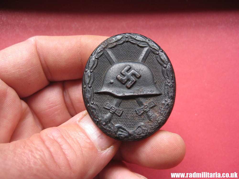 & WW2 German WOUND BADGE IN BLACK. Metal detecting find.