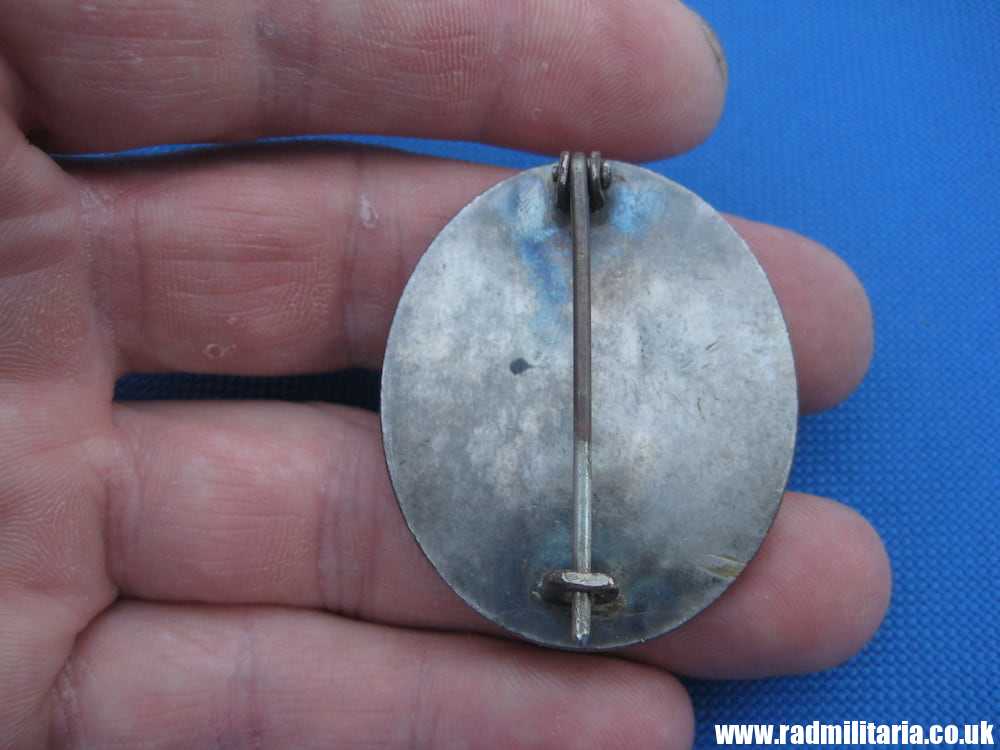 & WW2 original German WOUND BADGE SILVER CLASS - metal detecting find. - Image 6
