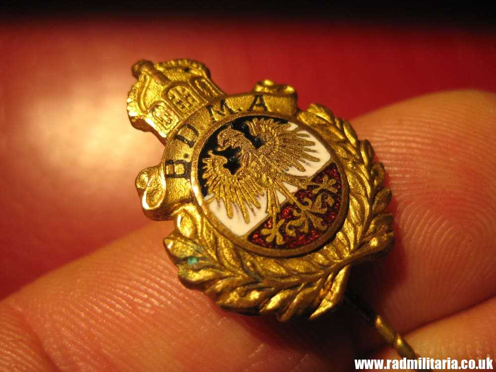 & WW1 German BDMA ENAMEL BADGE - original pin badge in very good used condition.