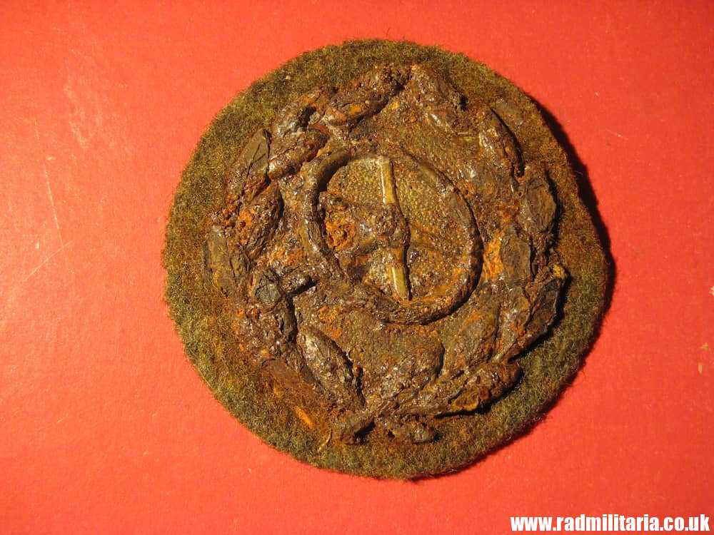 & original WW2 German DRIVERS Proficiency BADGE Kraftfahrbewahrungsabzeichen metal detecting find. - Image 2