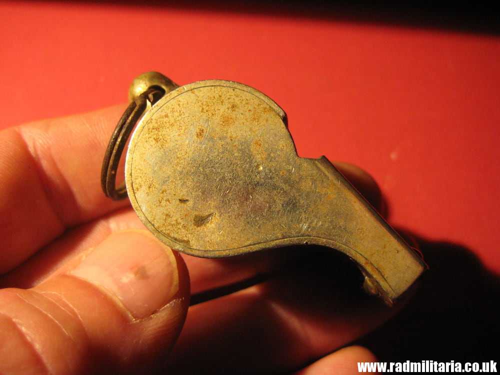 & WW2 original British MILITARY WHISTLE with date 1939 /I\ maker: J. HUDSON & Co BIRMINGHAM. - Image 4