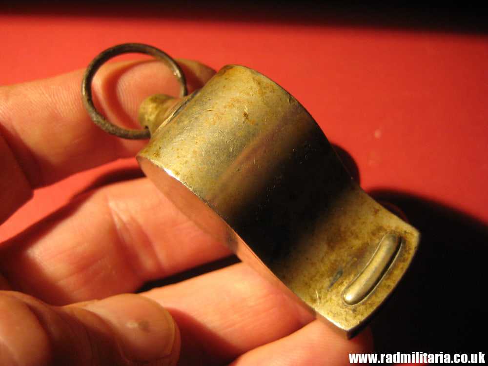 & WW2 original British MILITARY WHISTLE with date 1939 /I\ maker: J. HUDSON & Co BIRMINGHAM. - Image 2