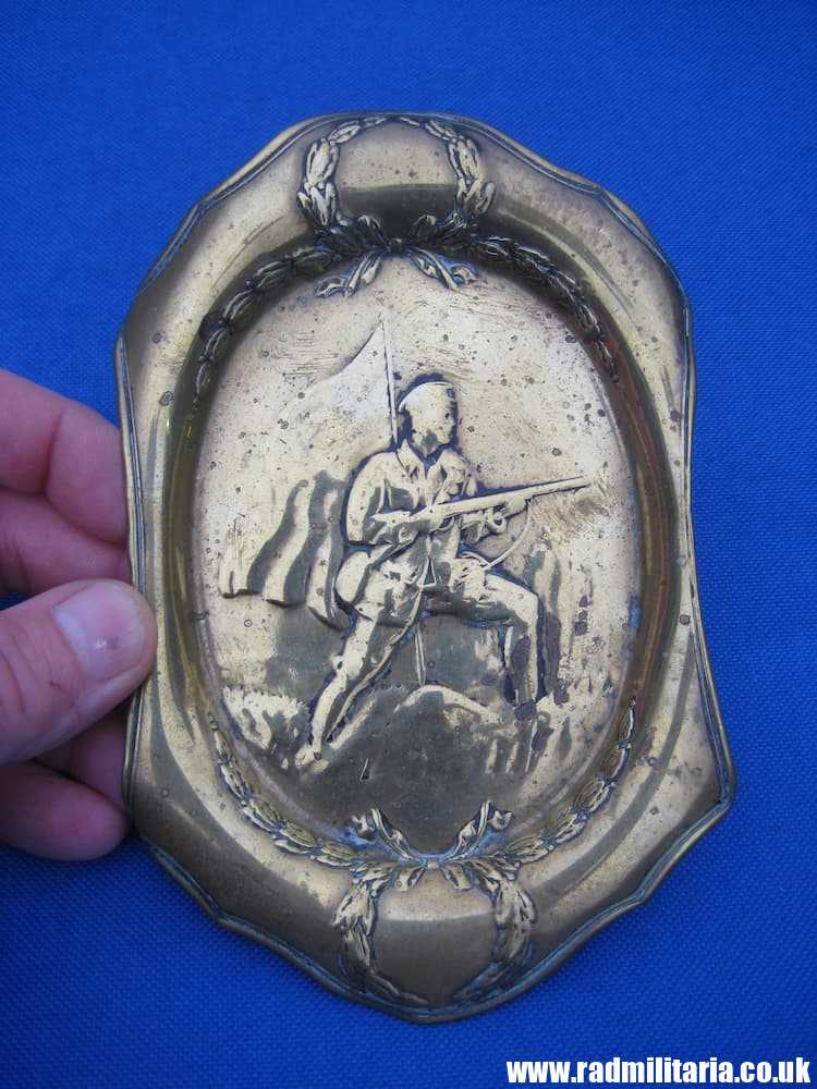 & WW1 original British PATRIOTIC TRAY made of brass. - Image 4