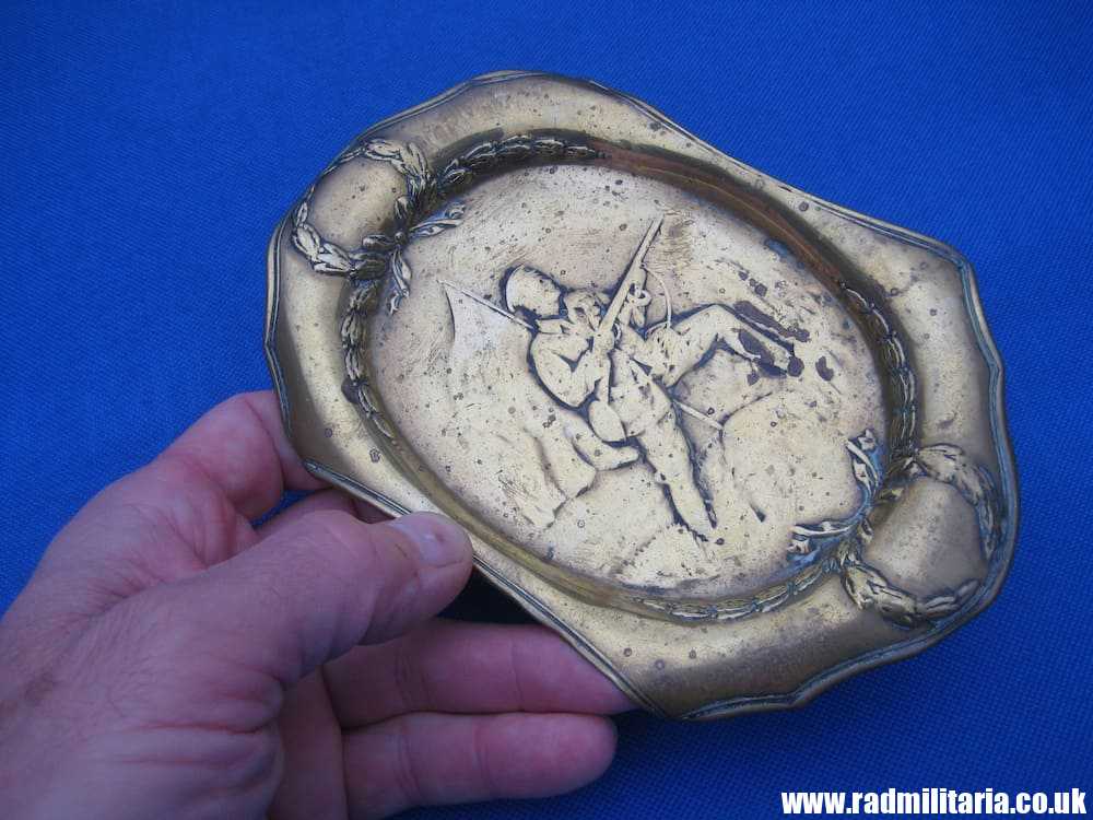 & WW1 original British PATRIOTIC TRAY made of brass. - Image 2