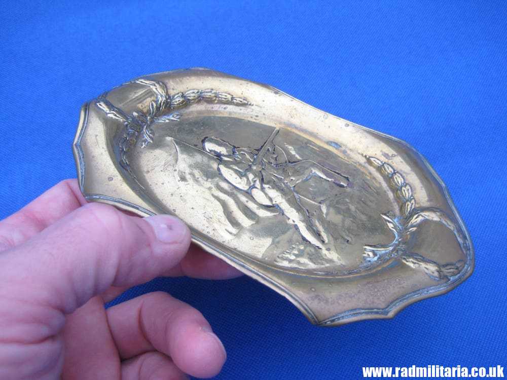 & WW1 original British PATRIOTIC TRAY made of brass. - Image 3