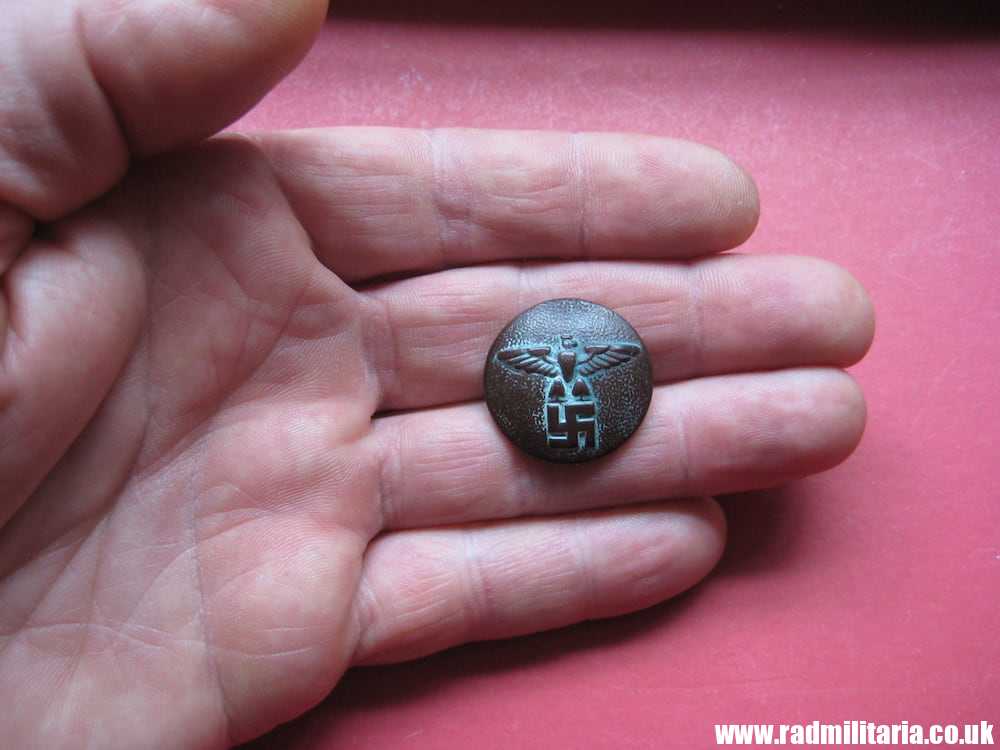 & WW2 German NSDAP plastic/bakelite BUTTON, marked: RZM M5/75/3 good used condition. - Image 6