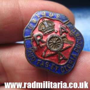 & WW1/WW2 British ENAMEL BADGE - Royal Artillery Association, maker: J.R. GAUNT London.