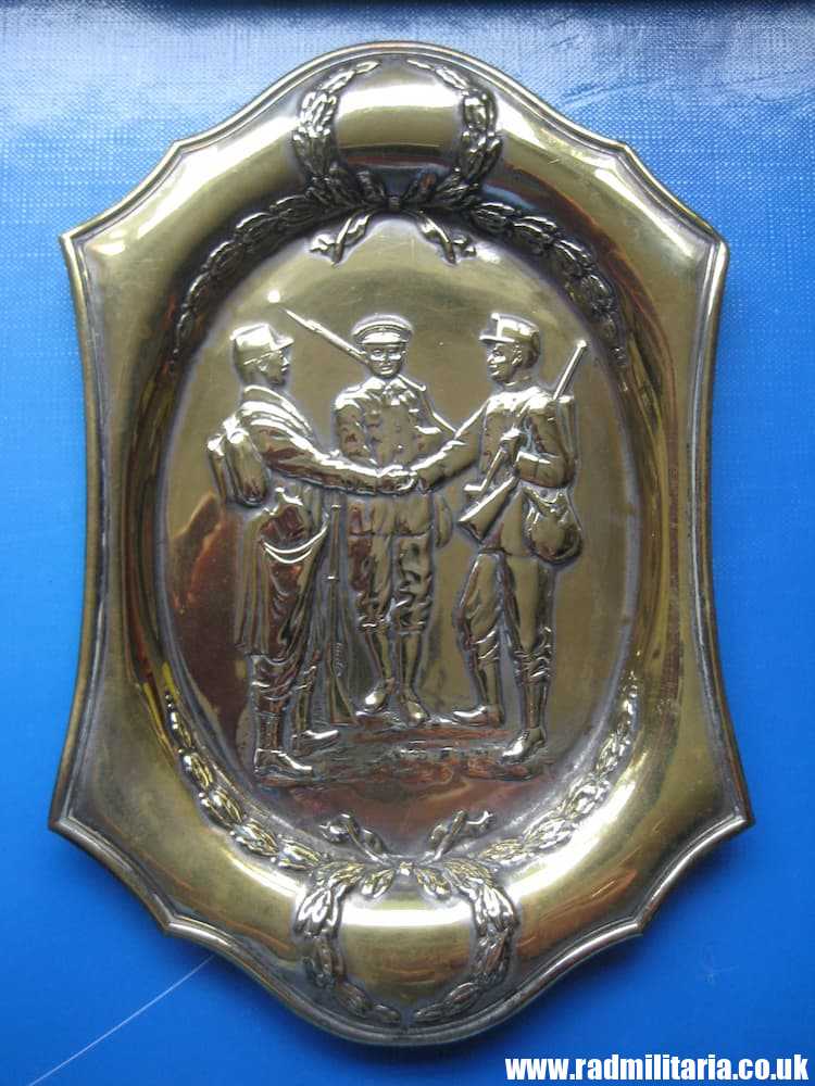 & WW1 original British PATRIOTIC TRAY made of brass, good condition. - Image 2