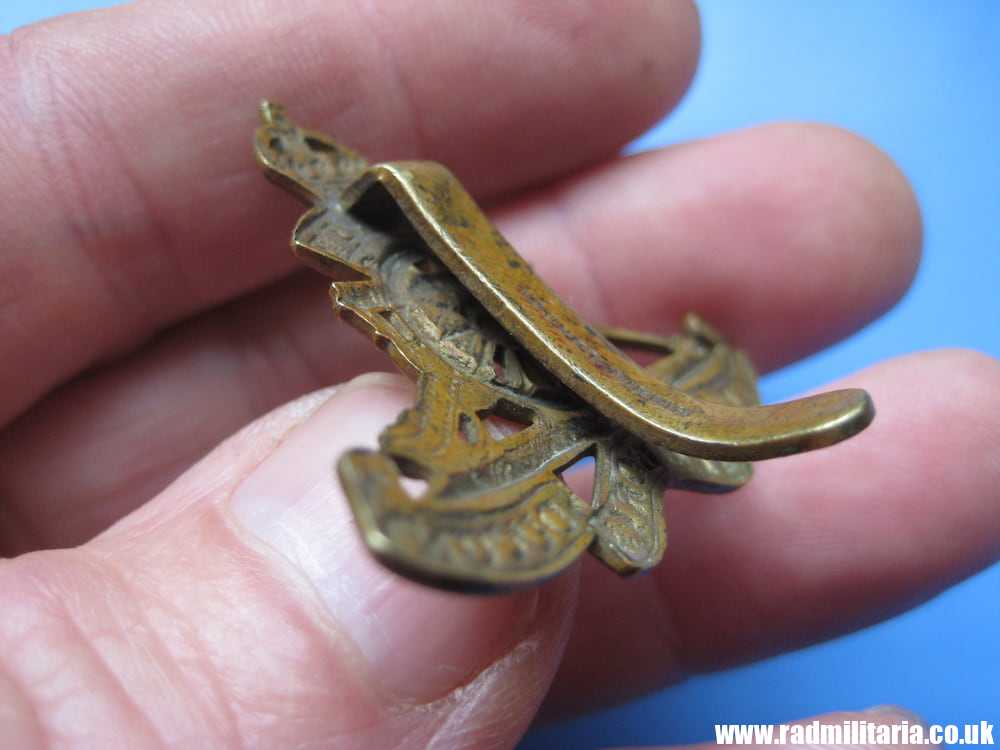 & WW2 Royal Artillery SMALL beret CAP BADGE, marked: Firmin London, original BADGE. - Image 3