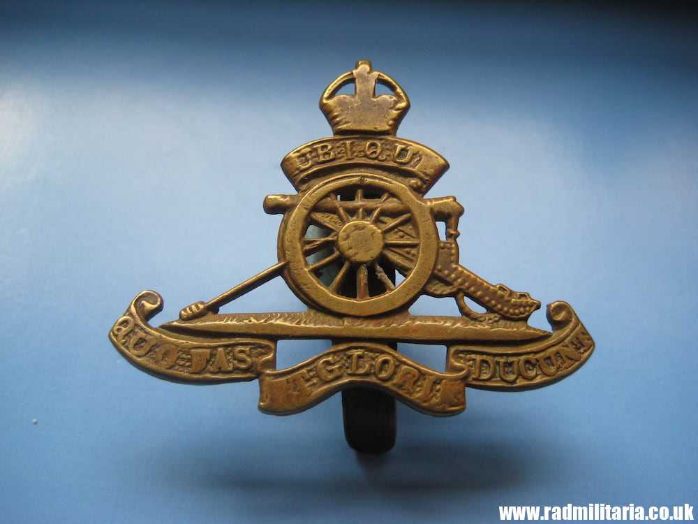 & WW2 Royal Artillery SMALL beret CAP BADGE, marked: Firmin London, original BADGE. - Image 8