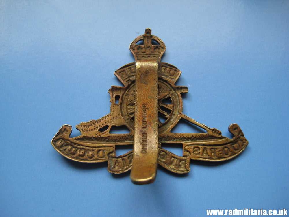 & WW2 Royal Artillery SMALL beret CAP BADGE, marked: Firmin London, original BADGE. - Image 9