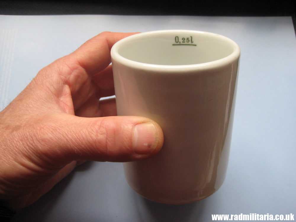 & WW2 German CERAMIC Army MUG 0,25l maker: 3326/30 o H. BAUSCHER WEIDEN BW, genuine.
