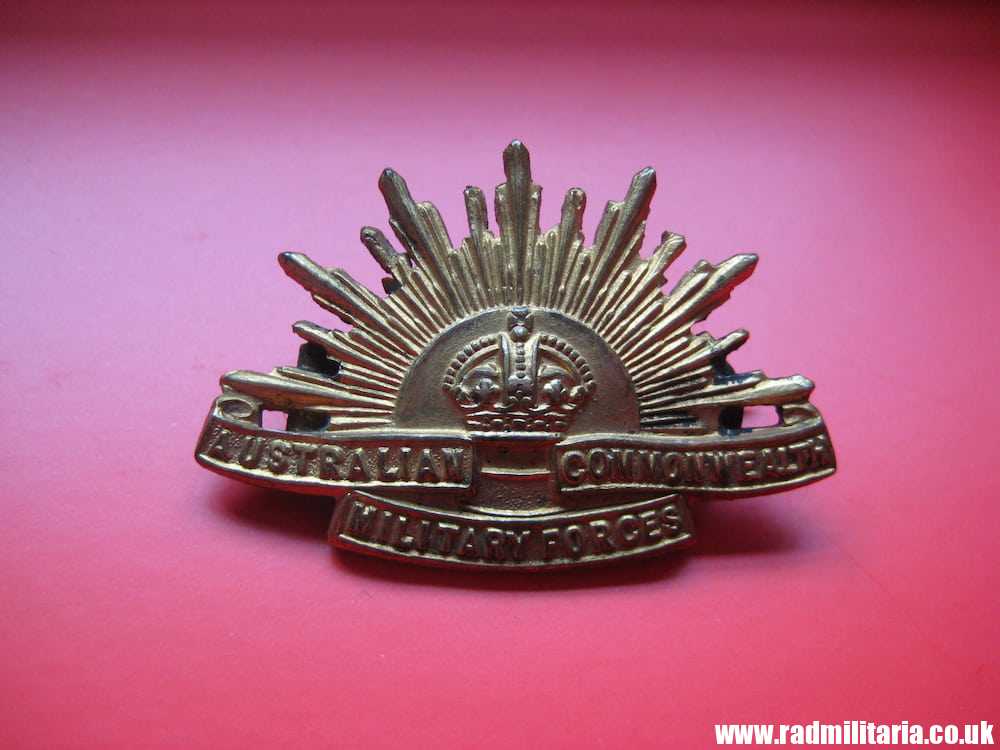 & WW1 Australian RISING SUN BADGE, marked: TIP TAFT B'HAM, original !!