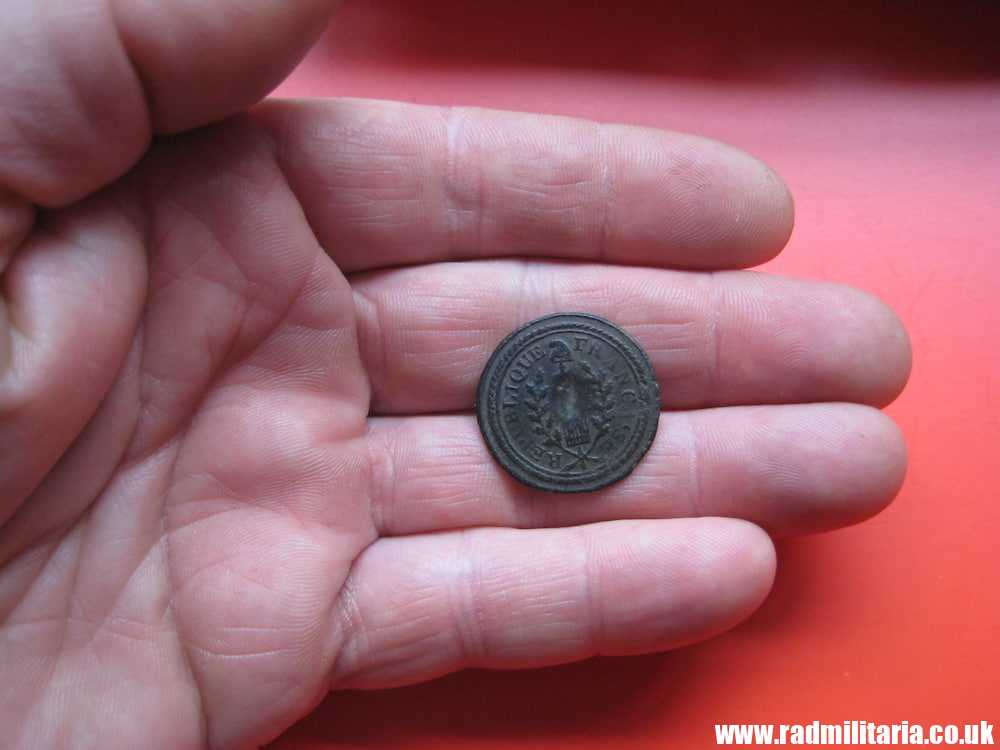 & original large size EARLY NAPOLEONIC BUTTON - Republique Francaise - metal detecting find RARE! FRANCE. - Image 5