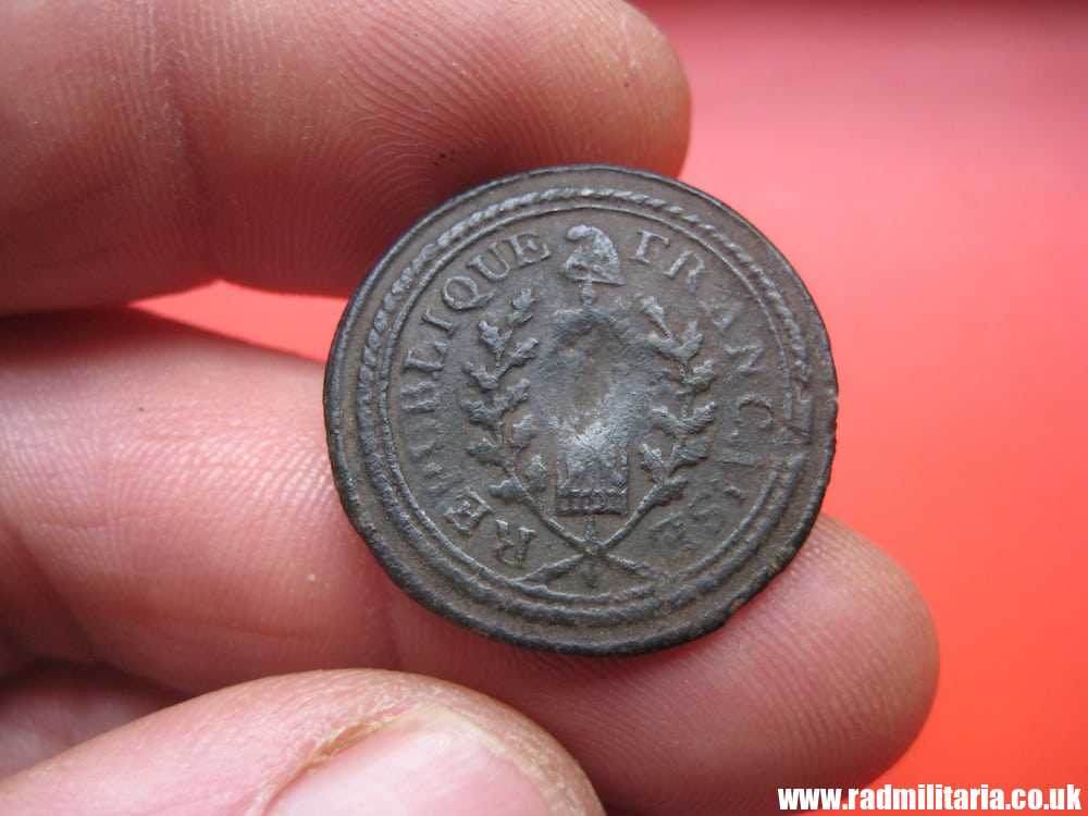 & original large size EARLY NAPOLEONIC BUTTON - Republique Francaise - metal detecting find RARE! FRANCE.