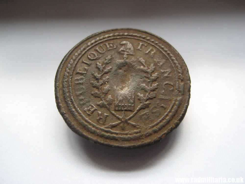 & original large size EARLY NAPOLEONIC BUTTON - Republique Francaise - metal detecting find RARE! FRANCE. - Image 9