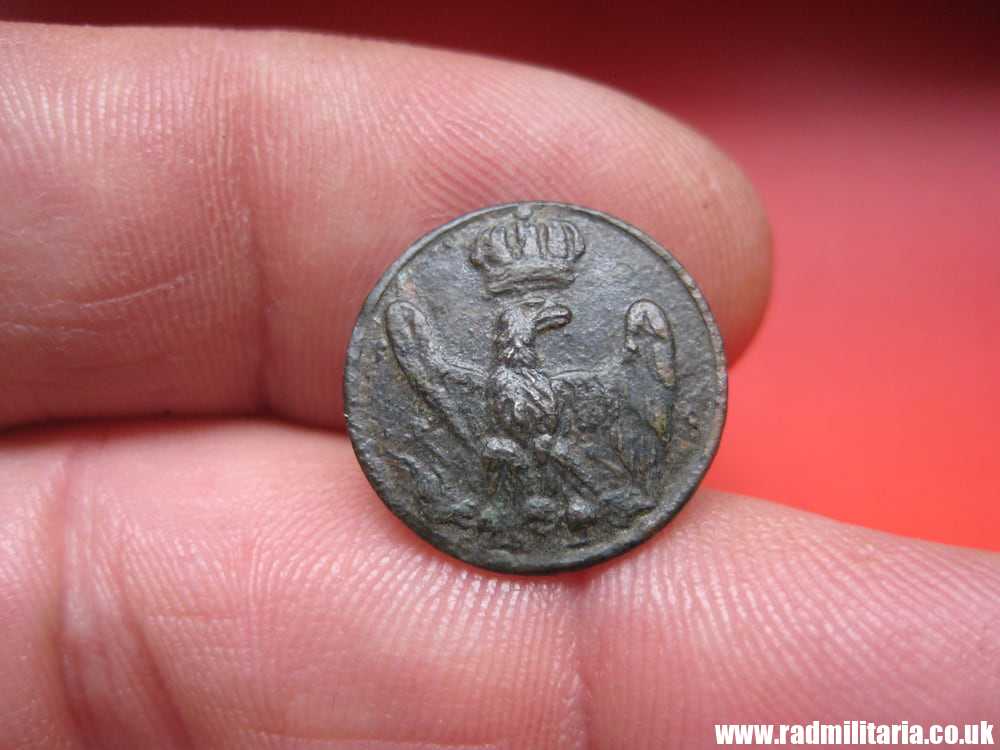 & original small NAPOLEONIC GUARD BUTTON with eagle - metal detecting find. FRANCE pre 1815.