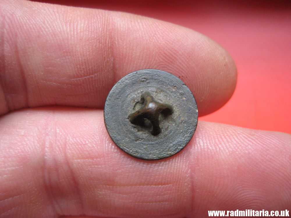 & original small NAPOLEONIC GUARD BUTTON with eagle - metal detecting find. FRANCE pre 1815. - Image 6